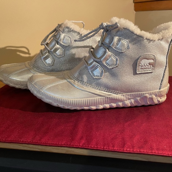 Sorel - Disney Frozen 2 Women's Out ‘N About Winter Boot - Picture 2 of 8